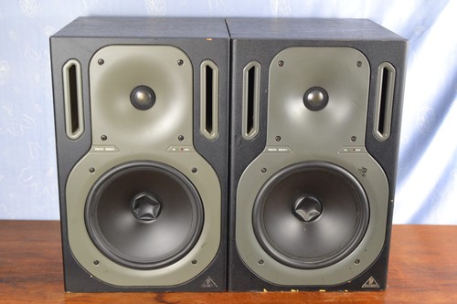 Set two behringer truth - set,